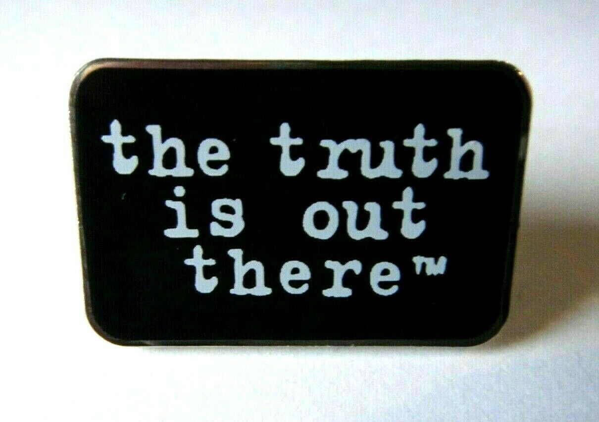 1 inches wide, A new The X-File "The truth is out there." Enamel Pin with a single post and a clutch back.
Please note we will always combine shipping on like items. Any additional patch or pin will ship for 50 cent per item. Any additional payment will be reimbursed to your Paypal account. Thank You.