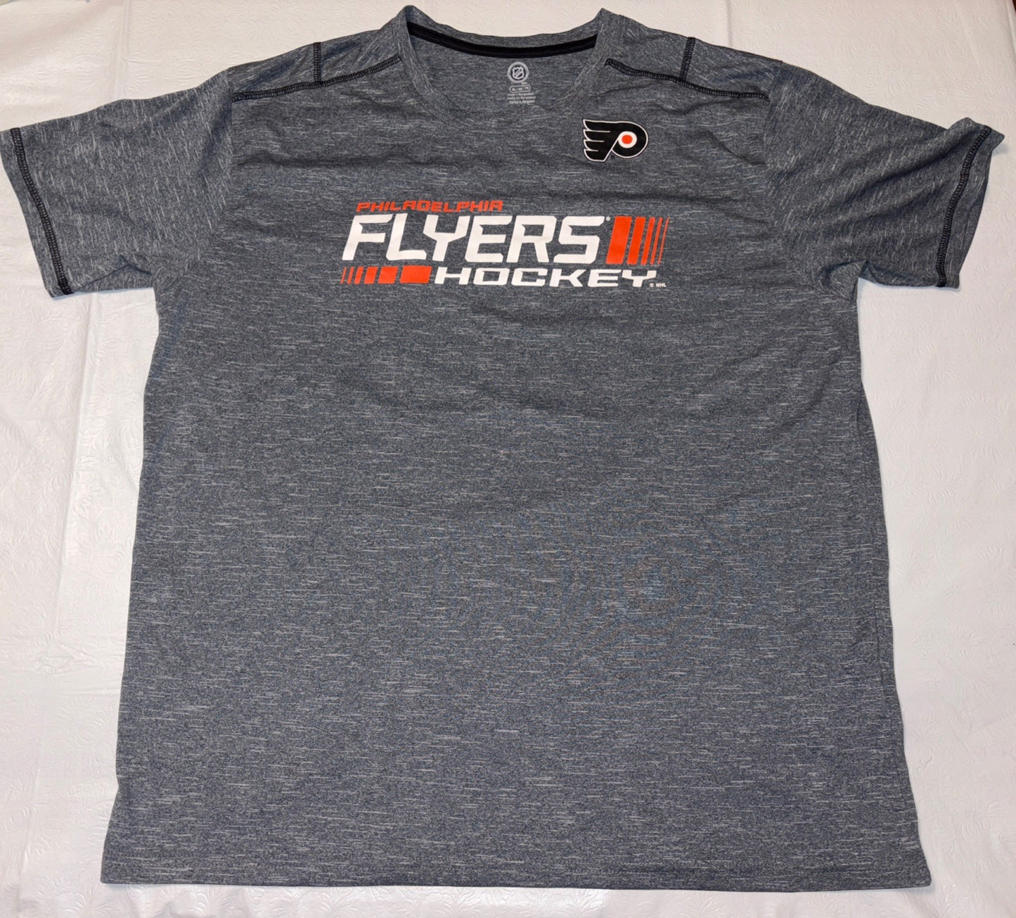 Philadelphia Flhyers Mens xL Compression Polyester T-shirt by NHL -Excellent