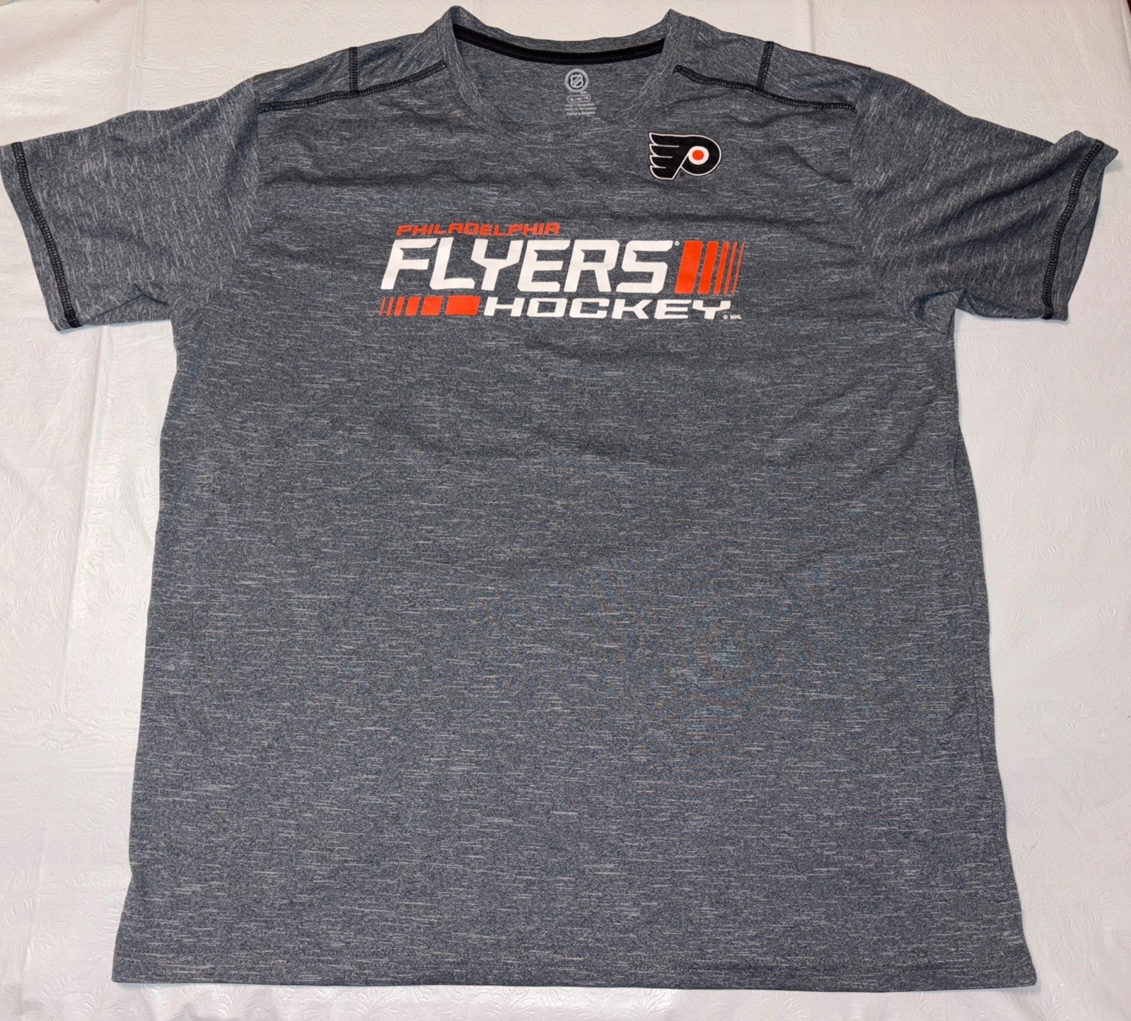 Philadelphia Flhyers Mens xL Compression Polyester T-shirt by NHL -Excellent
