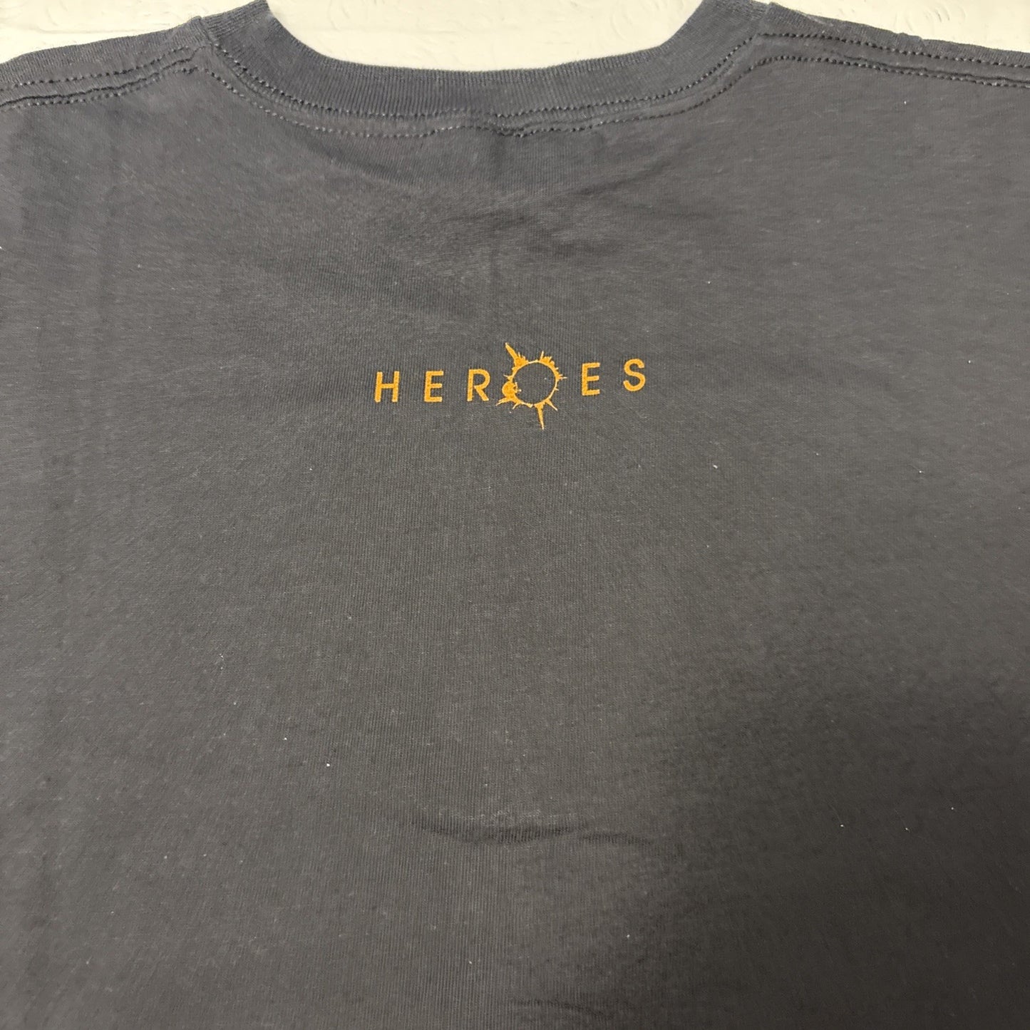 Heroes "Logo" (2006-10 TV Series) Mens Medium Unisex  T-Shirt -NOS