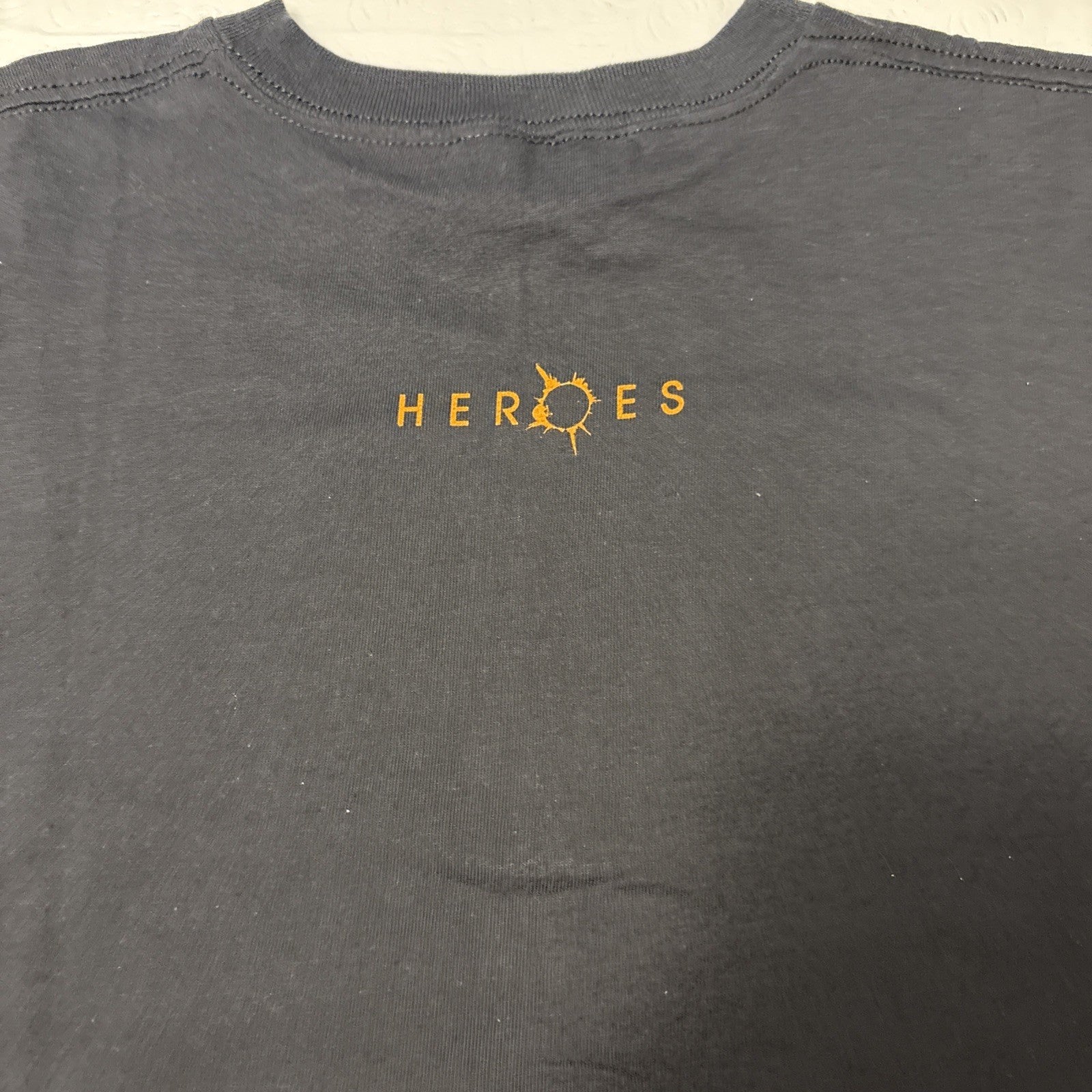 Heroes "Logo" (2006-10 TV Series) Mens Medium Unisex  T-Shirt -NOS