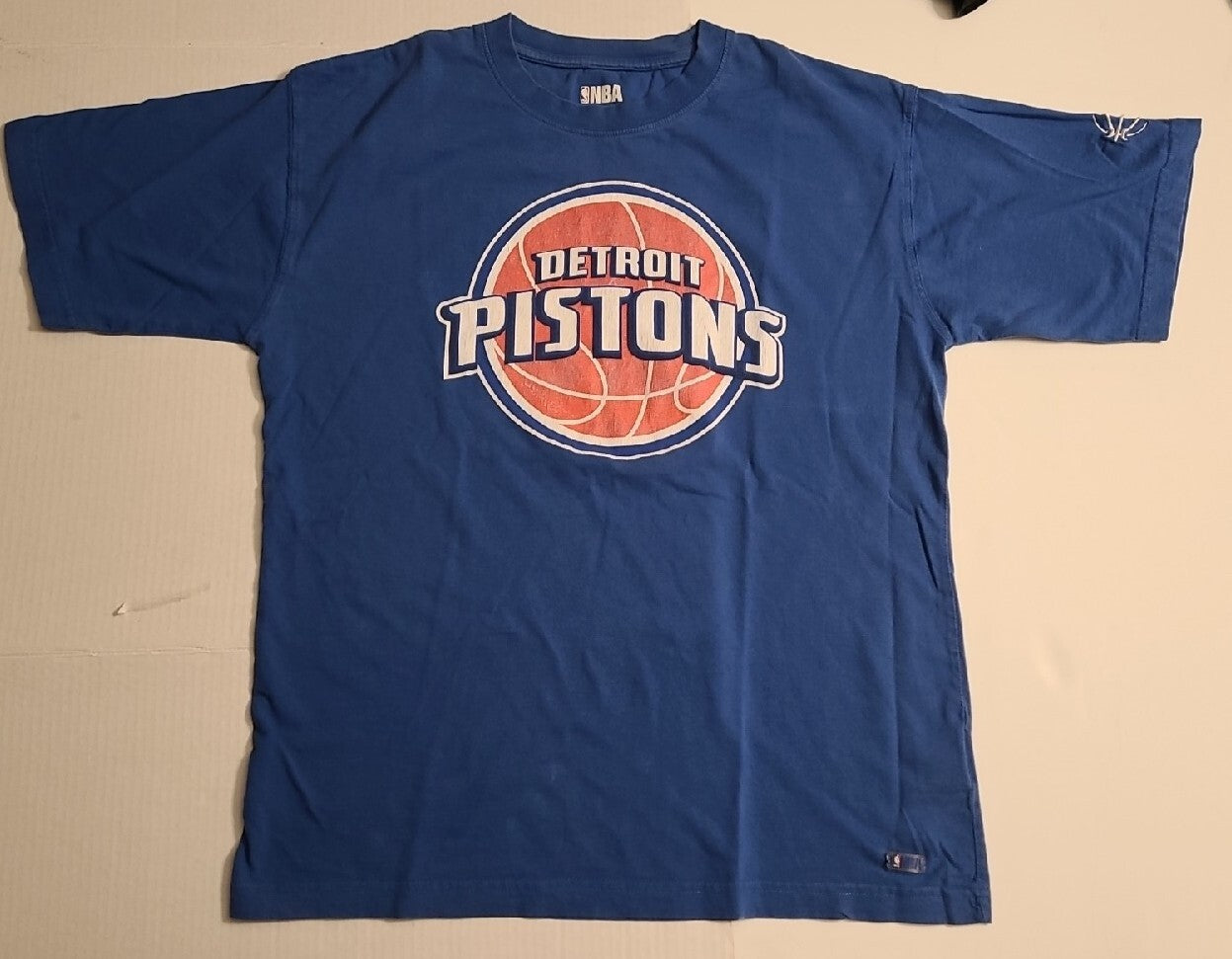 NBA Detroit Pistons, "Distressed Logo" Men’s Large Unisex T-shirt