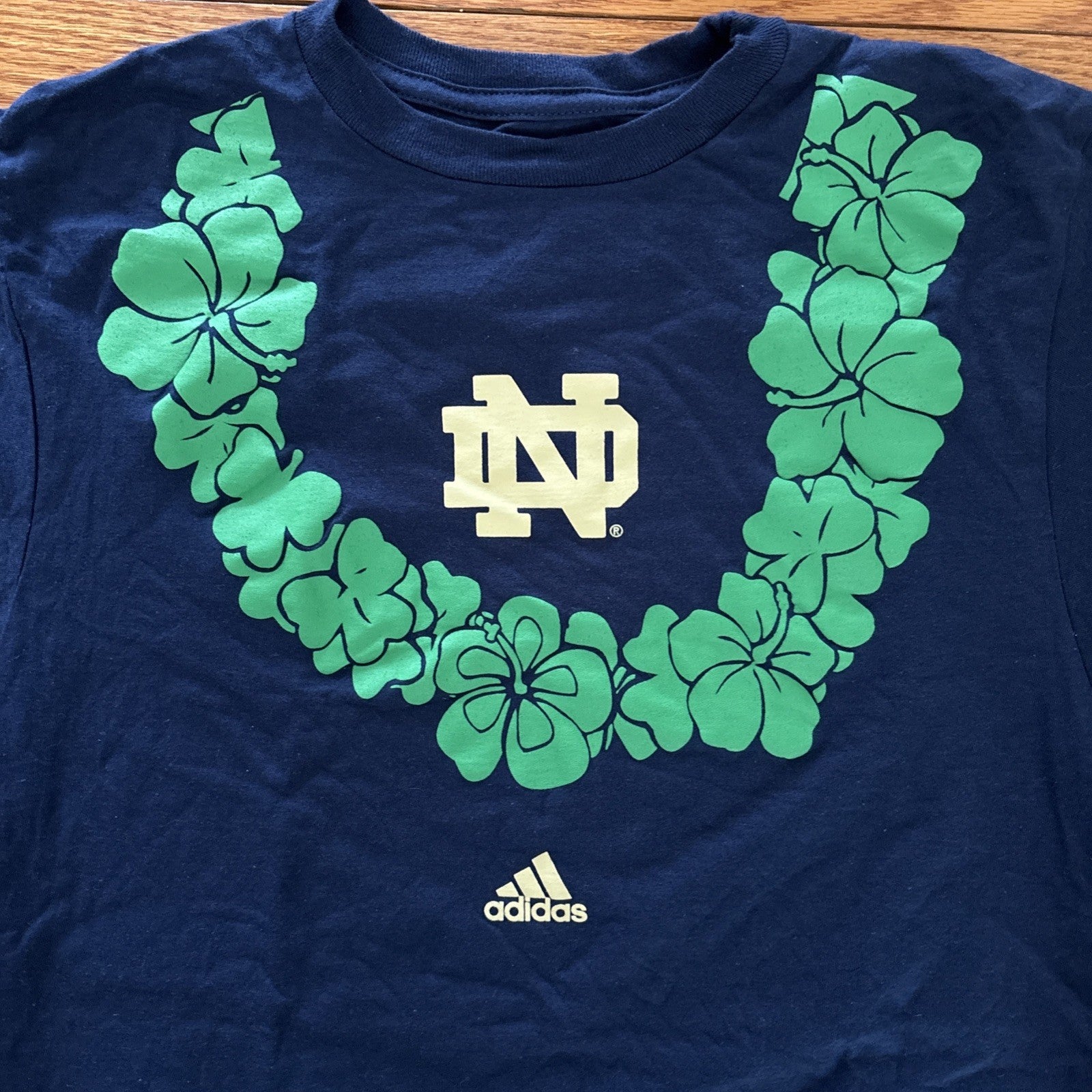 NCAA Notre Dame "Wreath" Mens Medium Unisex T-Shirt by Adidas -New old stock