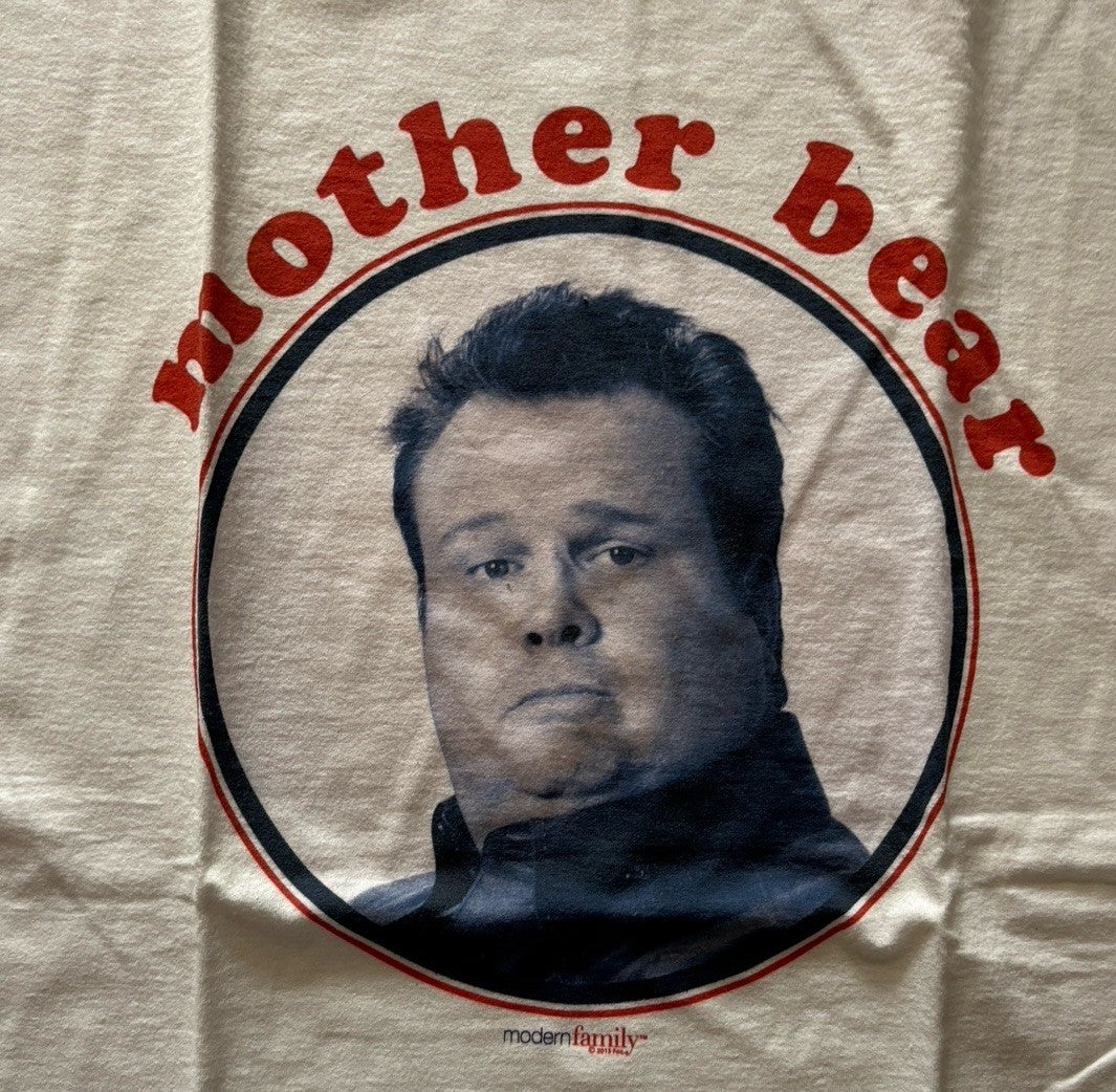 Modern Family  "Cam: Mother Bear"  Mens xL  Unisex Graphic T-Shirt