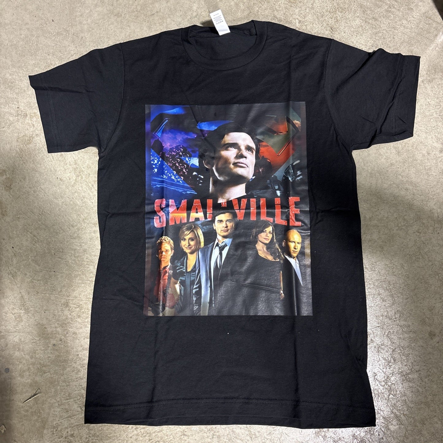 Smallville)" Cast Collage" Men Unisex T-shirt -Available S to 3x -New