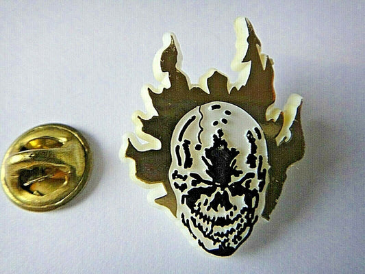 1 inches tall.  a new Ghost Rider Fire Face (Marvel Comics) lapel pin with clutch back. 

Please note we will always combine shipping on like items.  Any additional patch or pin will ship for 50 cent per item.  Any additional payment will be reimbursed to your Paypal account.  Thank You.