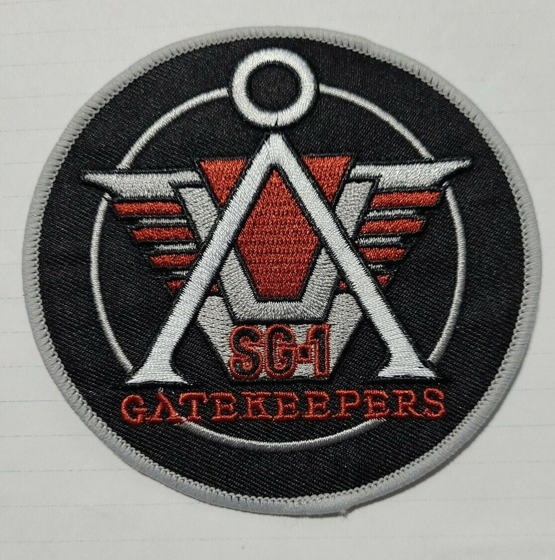 4 inches diameter.  A new Stargate SG-1 Gatekeepers Shoulder logo embroidered patch.  Sew on or iron on. 

Please note we will always combine shipping on like items.  Any additional patch or pin will ship for 50 cent per item.  Any additional payment will be reimbursed to your Paypal account.  Thank You.
