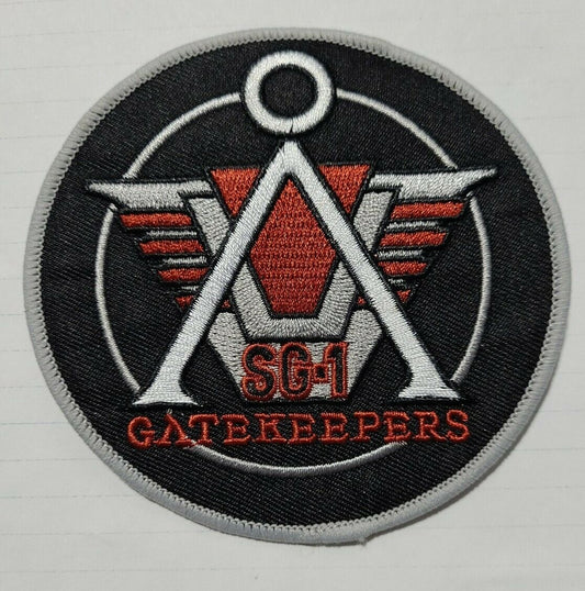 4 inches diameter.  A new Stargate SG-1 Gatekeepers Shoulder logo embroidered patch.  Sew on or iron on. 

Please note we will always combine shipping on like items.  Any additional patch or pin will ship for 50 cent per item.  Any additional payment will be reimbursed to your Paypal account.  Thank You.