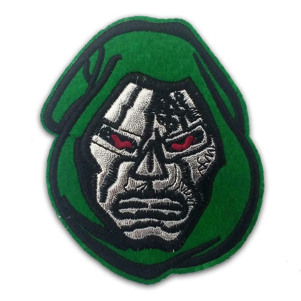 3.5 inches tall,  a new Marvel Comics Doctor Doom "Portrait" embroidered patch.  The premier villain to the Fantastic Four franchise.  Sew or iron on. New. 

Please note we will always combine shipping on like items.  Any additional patch or pin will ship for 50 cent per item.  Any additional payment will be reimbursed to your Paypal account.  Thank You.