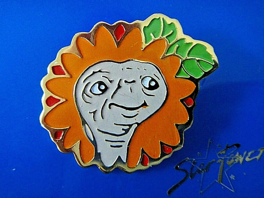 1 inches wide, a new E.T. the Extra-Terrestrial, "Starburst E.T." Enamel Pin from the 1980s 
-new enamel pin with clasp bar back. New. 

Please note we will always combine shipping on like items.  Any additional patch or pin will ship for 50 cent per item.  Any additional payment will be reimbursed to your Paypal account.  Thank You.