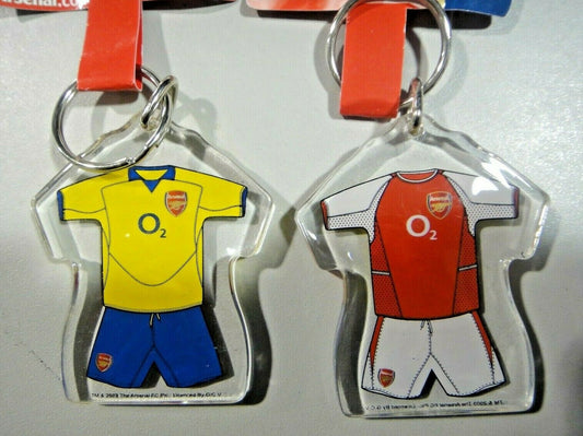 2.5 inches tall,  2 new Arsenal Football Club Reversible Home/Away Lucite Keychain -2 Piece Lot.
You will receive 2 pieces.  The photos shows the home and away uniforms for the Premier Leauge  football club, "Arsenal.

Please note we will always combine shipping on like items.  Any additional patch or pin will ship for 50 cent per item.  Any additional payment will be reimbursed to your Paypal account.  Thank You.
