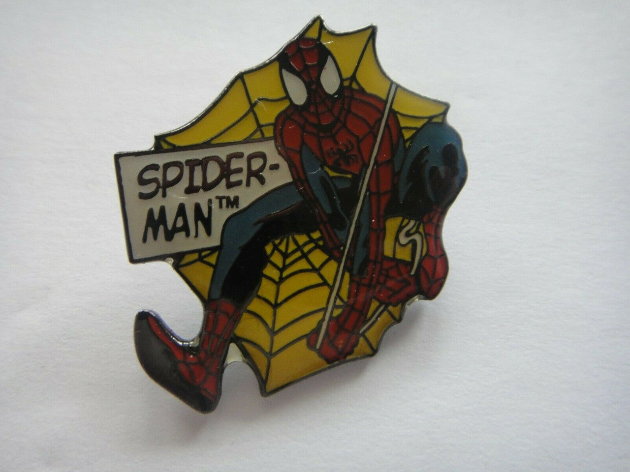 1.4 inches tall , A new Australian Exclusive Spider-man in a Web from 2002, Enamel Pin  with clutch back. 
This pin is over 17 years old and was part of 4 pin set manufactured by the 8th Wonder Ltd., Australia.  A great item to take you back old school.  Good luck. 

Please note we will always combine shipping on like items.  Any additional patch or pin will ship for 50 cent per item.  Any additional payment will be reimbursed to your Paypal account.  Thank You.