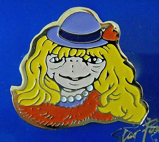 1 inches wide, a new E.T. the Extra-Terrestrial, "Dress-up E.T." Enamel Pin from the 1980s 
-new enamel pin with clasp bar back. New. 

Please note we will always combine shipping on like items.  Any additional patch or pin will ship for 50 cent per item.  Any additional payment will be reimbursed to your Paypal account.  Thank You.