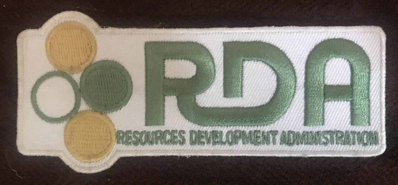 4 inches wide, a new Avatar "RDA" Resources Development Administration  embroidered patch. Sew on or iron on. New. 

Please note we will always combine shipping on like items.  Any additional patch or pin will ship for 50 cent per item.  Any additional payment will be reimbursed to your Paypal account.  Thank You.