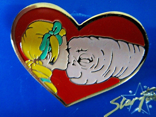 1 inches wide, a new E.T. the Extra-Terrestrial, "Gertie Loves E.T." Enamel Pin from the 1980s 
-new enamel pin with clasp bar back. New. 

Please note we will always combine shipping on like items.  Any additional patch or pin will ship for 50 cent per item.  Any additional payment will be reimbursed to your Paypal account.  Thank You.