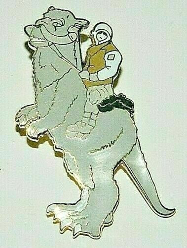 2 inch tall,  Star Wars: The Empire Strikes Back Luke on Tauntaun Enamel Pin with clutch back, new
Produced in 1994 by Hollywood Pins.   

Please note we will always combine shipping on like items.  Any additional patch or pin will ship for 50 cent per item.  Any additional payment will be reimbursed to your Paypal account.  Thank You.